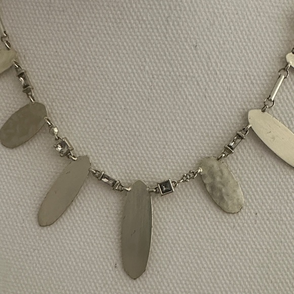 Kendra Scott Adjustable Elegant Gold Necklace - Picture 2 of 3